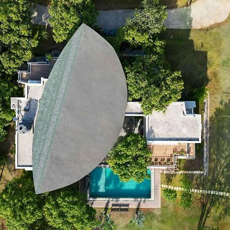 The Leaf: Stayvista's Poolside Oasis with Indoor Games Alibag Exterior photo